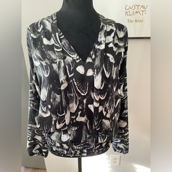 Michael - Michael Kors Women’s Blouse | Color: Black | Print: Feathers Size M - Picture 6 of 7